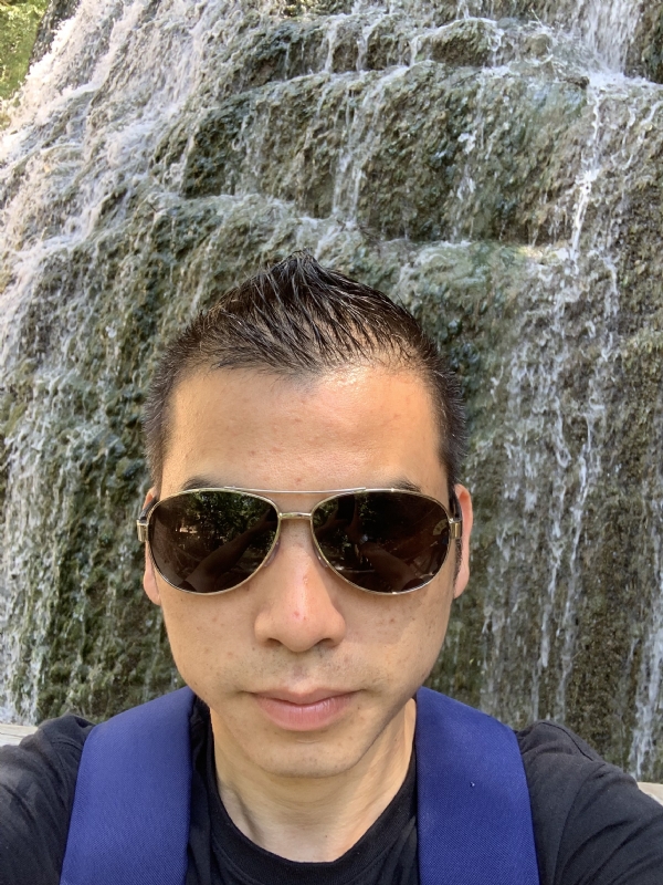 高兴的第二张照片--平和婚介网
