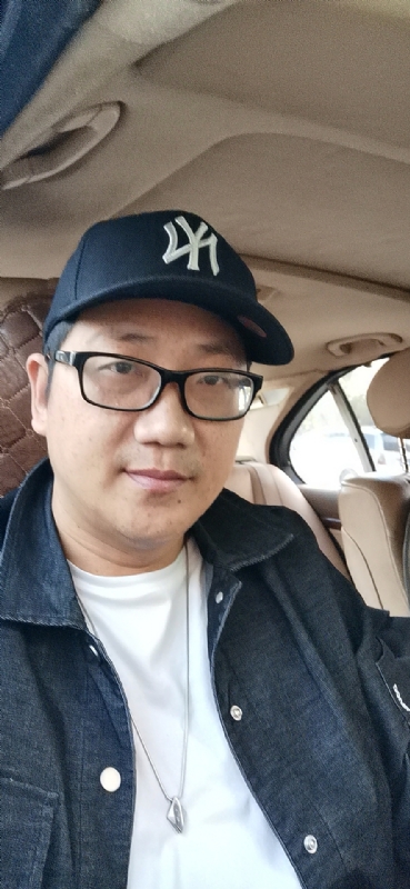 拥抱幸福的第一张照片--平和婚介网