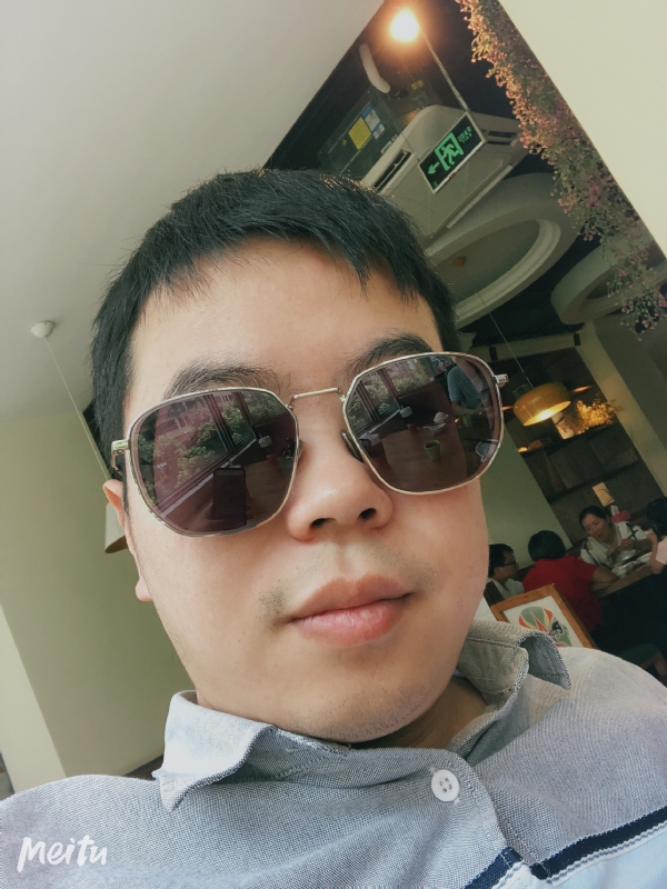 月台等路人的第一张照片--平和婚介网
