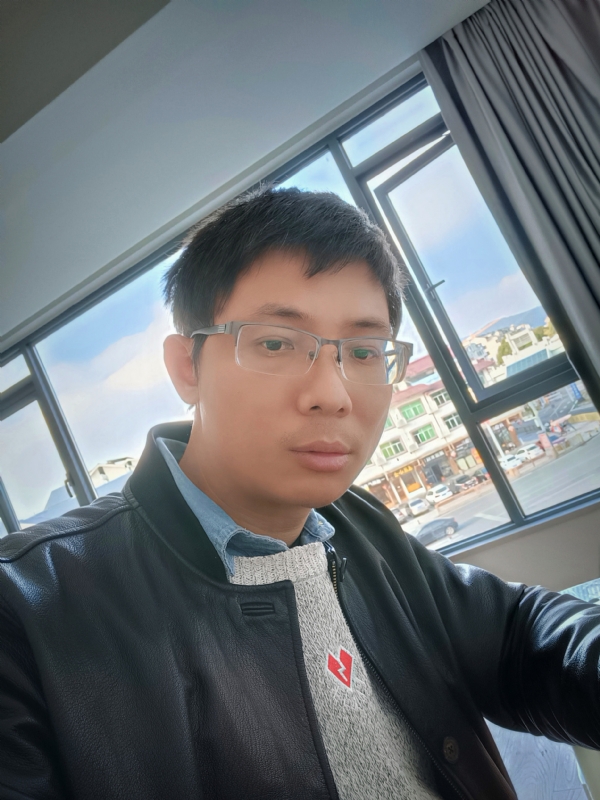 也许只是缺少一个拥抱的第二张照片--平和婚介网